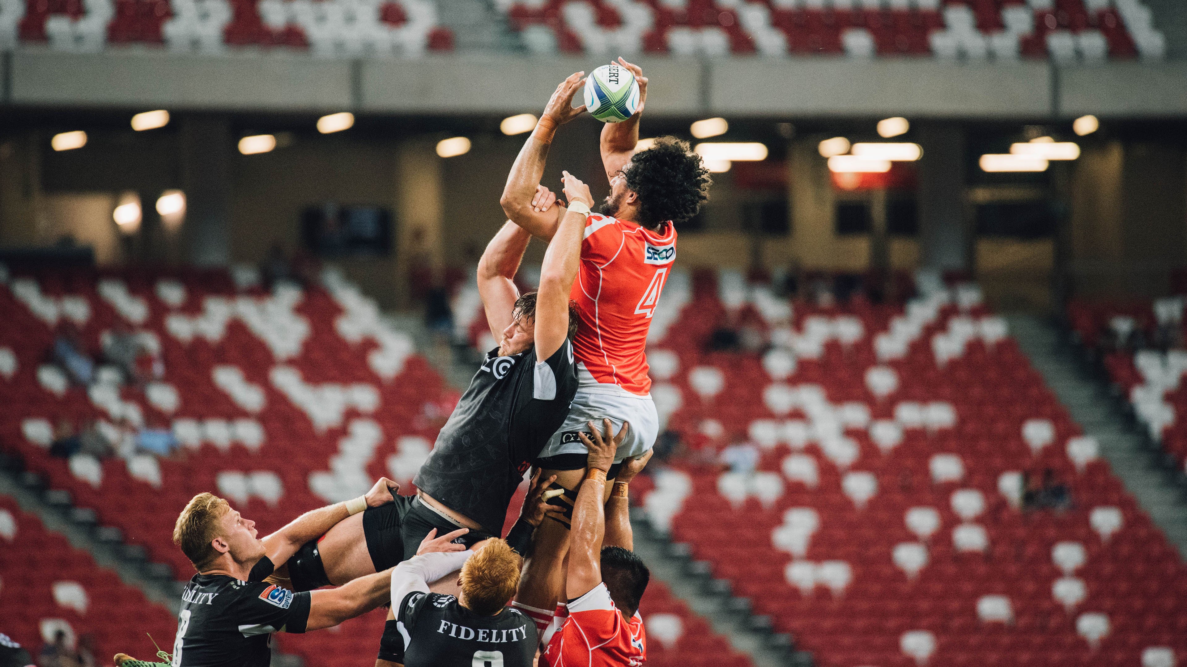 英超争冠焦点战,快船粉碎新疆队,体育世界的平行交响