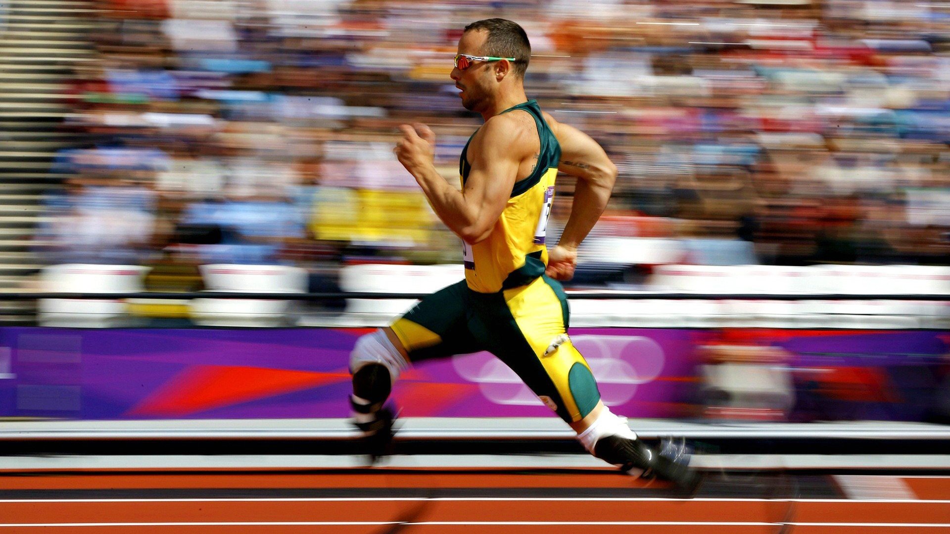 贝蒂斯打穿勒沃库森,努涅斯在F1街道赛接管比赛,当精密计算遇上本能直觉